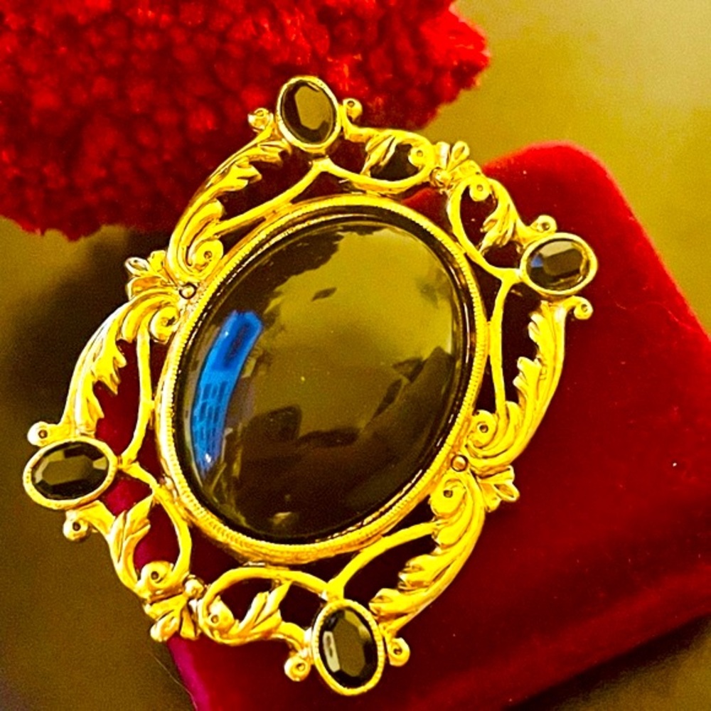 1928 Gold and Black Rectangle Brooch - Picture 3 of 12